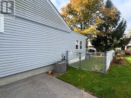 20 Parkside Drive, St. Thomas, ON - Outdoor