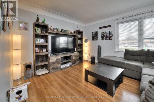 524 Krug Street, Kitchener, ON - Indoor Photo Showing Living Room