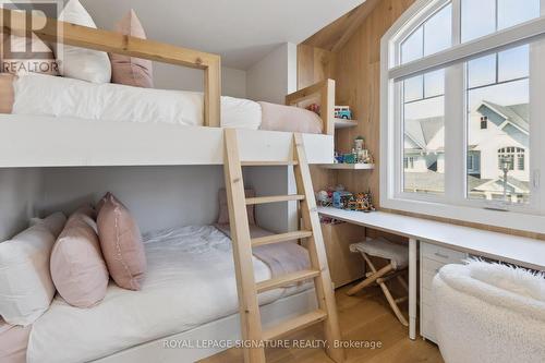 116 Addison Street, Blue Mountains, ON - Indoor Photo Showing Bedroom