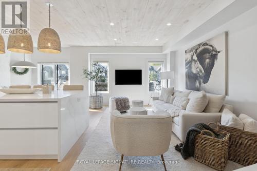 116 Addison Street, Blue Mountains, ON - Indoor Photo Showing Living Room