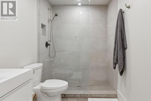 116 Addison Street, Blue Mountains, ON - Indoor Photo Showing Bathroom