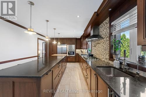 1081 Vansickle Road N, St. Catharines, ON - Indoor Photo Showing Kitchen With Upgraded Kitchen