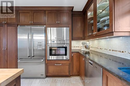 1081 Vansickle Road N, St. Catharines, ON - Indoor Photo Showing Kitchen