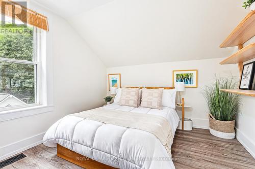 9 Alfred Street W, Blue Mountains, ON - Indoor Photo Showing Bedroom