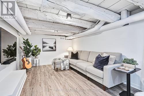 9 Alfred Street W, Blue Mountains, ON - Indoor Photo Showing Living Room