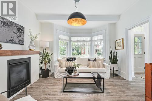 9 Alfred Street W, Blue Mountains, ON - Indoor Photo Showing Living Room With Fireplace