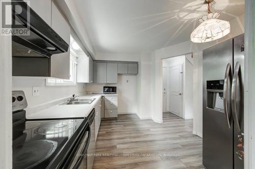 27 Edmunds Crescent, London, ON - Indoor Photo Showing Kitchen With Double Sink