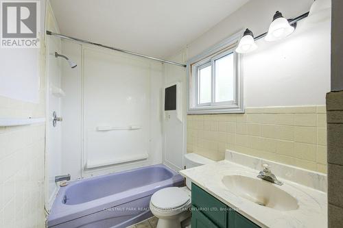 27 Edmunds Crescent, London, ON - Indoor Photo Showing Bathroom