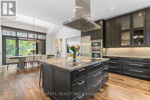 566 Lansdowne Avenue, Niagara-On-The-Lake, ON - Indoor Photo Showing Kitchen With Upgraded Kitchen