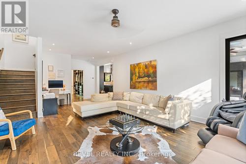 566 Lansdowne Avenue, Niagara-On-The-Lake, ON - Indoor Photo Showing Living Room