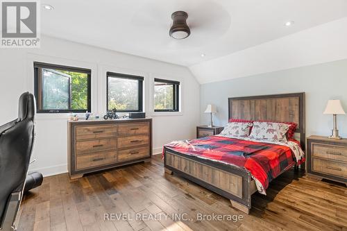 566 Lansdowne Avenue, Niagara-On-The-Lake, ON - Indoor Photo Showing Bedroom