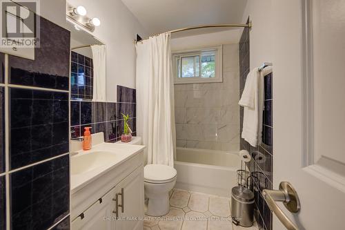 251 Metcalfe Street, Guelph, ON - Indoor Photo Showing Bathroom