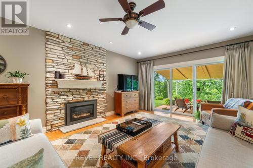 240 Riverview Boulevard, St. Catharines, ON - Indoor Photo Showing Living Room With Fireplace