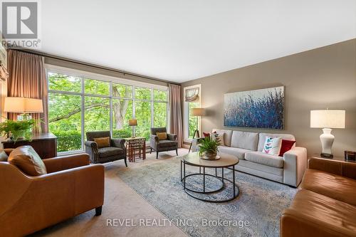 240 Riverview Boulevard, St. Catharines, ON - Indoor Photo Showing Living Room