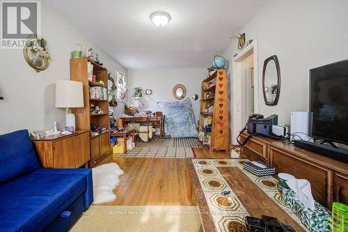 98 Waterloo Street, Waterloo, ON - Indoor Photo Showing Living Room