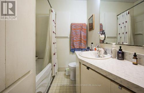 98 Waterloo Street, Waterloo, ON - Indoor Photo Showing Bathroom