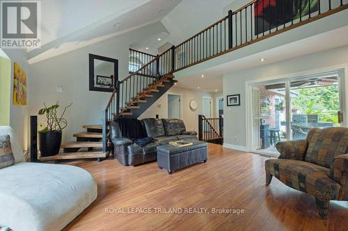 6152 Bostwick Road, Central Elgin (Union), ON - Indoor Photo Showing Living Room