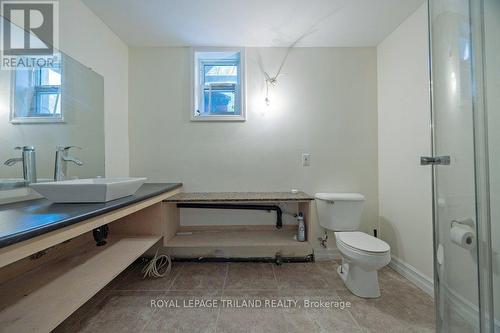 6152 Bostwick Road, Central Elgin (Union), ON - Indoor Photo Showing Bathroom