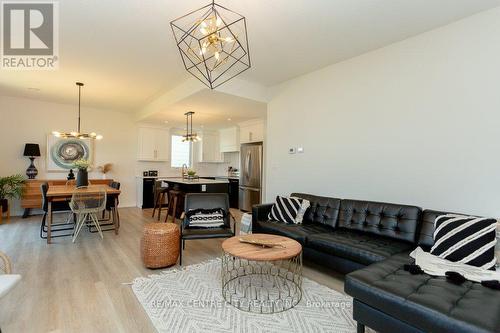 429 George Street, Central Elgin (Port Stanley), ON - Indoor Photo Showing Living Room