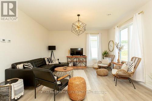 429 George Street, Central Elgin (Port Stanley), ON - Indoor Photo Showing Living Room