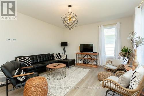 429 George Street, Central Elgin (Port Stanley), ON - Indoor Photo Showing Living Room