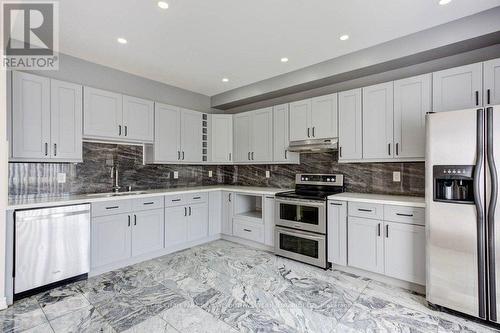 1958 Romina Court, Innisfil, ON - Indoor Photo Showing Kitchen With Stainless Steel Kitchen With Upgraded Kitchen