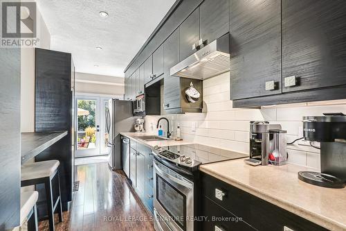 14 Thomas Drive, Collingwood, ON - Indoor Photo Showing Kitchen With Upgraded Kitchen