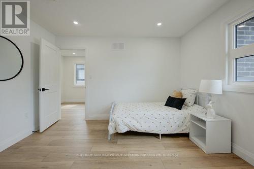 162 Weber Street W, Kitchener, ON - Indoor Photo Showing Bedroom