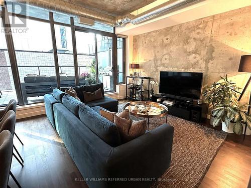 709 - 138 Princess Street, Toronto, ON - Indoor Photo Showing Living Room