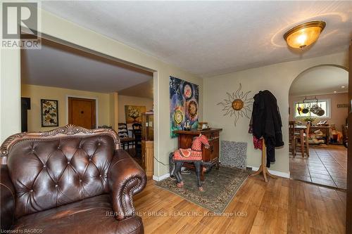 318588 Grey Rd 1, Georgian Bluffs, ON - Indoor Photo Showing Other Room