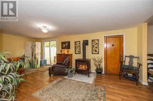 318588 Grey Rd 1, Georgian Bluffs, ON - Indoor Photo Showing Living Room With Fireplace