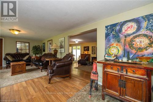 318588 Grey Rd 1, Georgian Bluffs, ON - Indoor Photo Showing Other Room