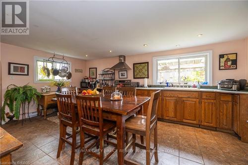 318588 Grey Rd 1, Georgian Bluffs, ON - Indoor Photo Showing Dining Room