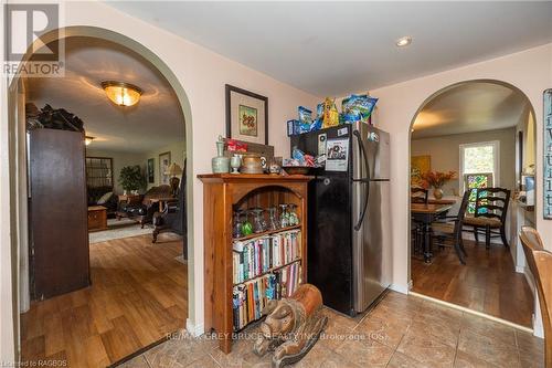 318588 Grey Rd 1, Georgian Bluffs, ON - Indoor Photo Showing Other Room