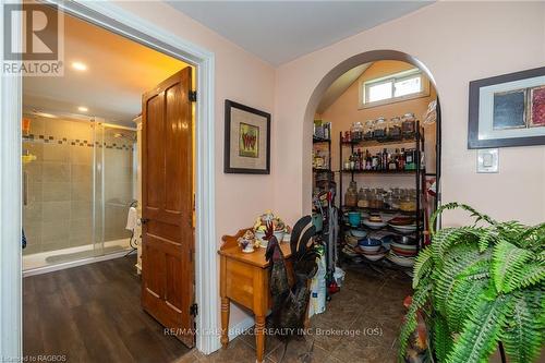 318588 Grey Rd 1, Georgian Bluffs, ON - Indoor Photo Showing Other Room