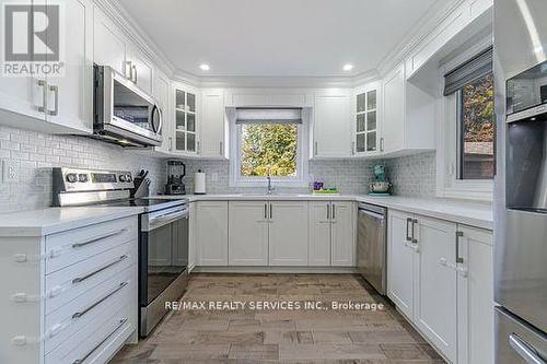 60 Bramhall Circle, Brampton, ON - Indoor Photo Showing Kitchen With Upgraded Kitchen