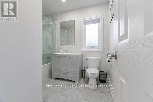 60 Bramhall Circle, Brampton, ON - Indoor Photo Showing Bathroom