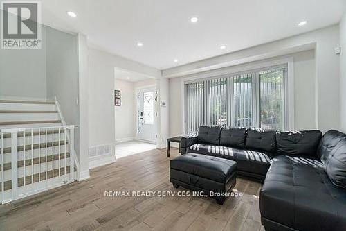 60 Bramhall Circle, Brampton, ON - Indoor Photo Showing Living Room