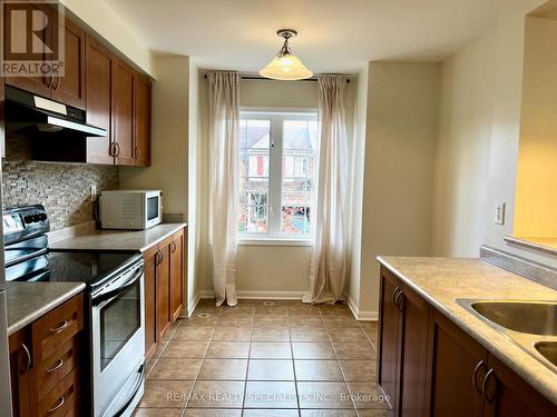 800 Shortreed Crescent, Milton, ON - Indoor Photo Showing Kitchen