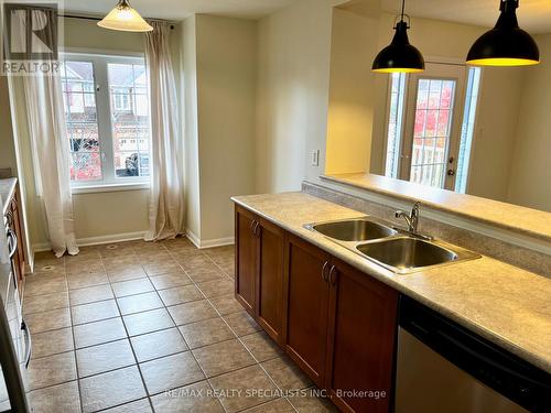 800 Shortreed Crescent, Milton, ON - Indoor Photo Showing Kitchen With Double Sink