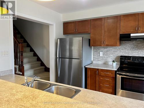 800 Shortreed Crescent, Milton, ON - Indoor Photo Showing Kitchen With Double Sink