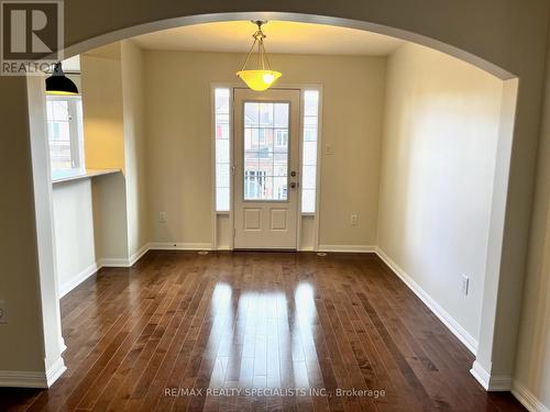 800 Shortreed Crescent, Milton, ON - Indoor Photo Showing Other Room