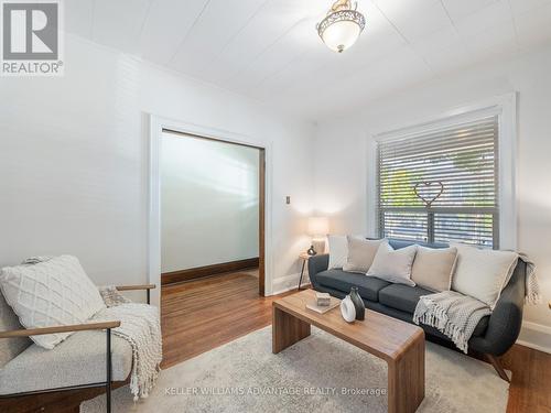 122 Rainsford Road, Toronto, ON - Indoor Photo Showing Living Room