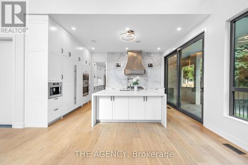 527 Taplow Crescent, Oakville, ON - Indoor Photo Showing Kitchen