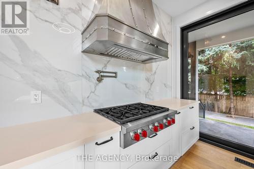 527 Taplow Crescent, Oakville, ON - Indoor Photo Showing Kitchen