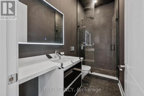 527 Taplow Crescent, Oakville, ON - Indoor Photo Showing Bathroom