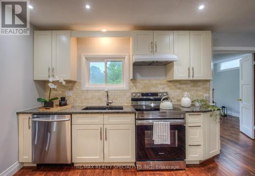 48 Westmount Road S, Waterloo, ON - Indoor Photo Showing Kitchen With Upgraded Kitchen