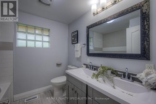 48 Westmount Road S, Waterloo, ON - Indoor Photo Showing Bathroom