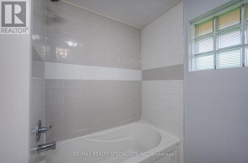 48 Westmount Road S, Waterloo, ON - Indoor Photo Showing Bathroom