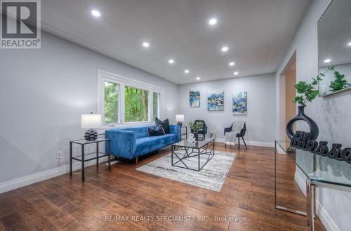 48 Westmount Road S, Waterloo, ON - Indoor Photo Showing Living Room